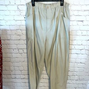 20W Dress Barn Woman kaki colored elastic waist and zippered pant. Preloved